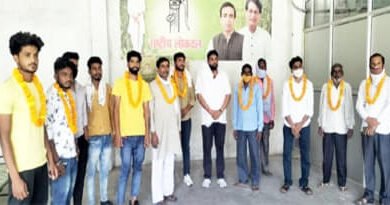 रालोद की सदस्यता ग्रहण की