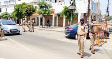 सड़कों पर पुलिस और पीएसी तैनात: लॉकडाउन का सख्ती से पालन कराया