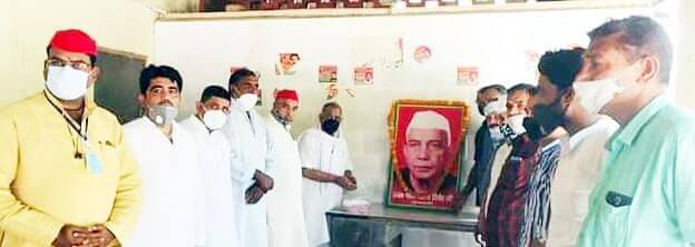 सपाईयों ने किसान मसीहा चौ.चरण सिंह को श्रृद्धांजलि दी