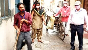 सभासद पूनम शर्मा के द्वारा सफाई अभियान 2 5 News 7 |