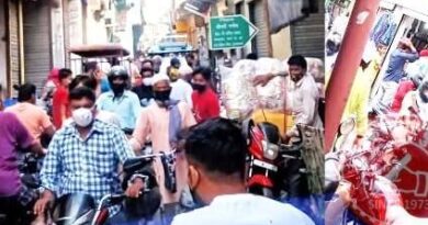 बाजारों में भीड़ नहीं हो रही कम, पुलिस व्यवस्था बनाने में जुटी