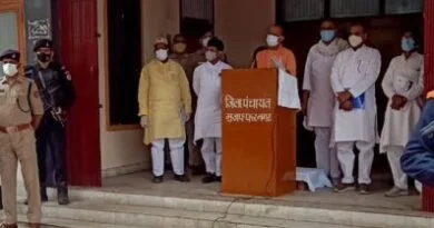 अफसरों ने सीएम योगी को क्या बताए मुजफ्फरनगर में कोरोना के हालात, देखें वीडियो... 6 Yogi |