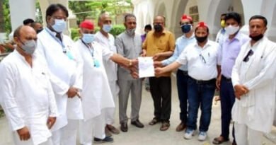 वित्तविहीन कालेजों के शिक्षकों को सरकार दे मानदेय, ज्ञापन दिया