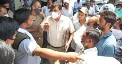 सरकारी गेंहू क्रय केंद्र पर चल रही अनियमितता को लेकर किसानों का कूकडा मंडी में हंगामा 4 16 News 3 |