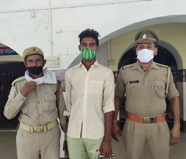 चरथावल में वांछित चल रहे शातिर चोर को पुलिस ने गिरफ्तार कर भेजा जेल चरथावल में वांछित चल रहे शातिर चोर को पुलिस ने गिरफ्तार कर भेजा जेल