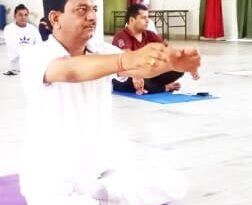 योग शिविर मे बतौर मुख्य अतिथि पहुंचे कपिलदेव: नियमित योग करने की अपील की