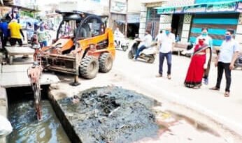 कोरोना वैक्सीन कैंप का शुभारंभ कर सफाई अभियान चलाया