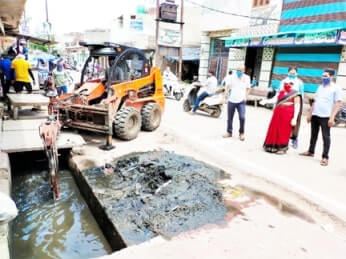 कोरोना वैक्सीन कैंप का शुभारंभ कर सफाई अभियान चलाया कोरोना वैक्सीन कैंप का शुभारंभ कर सफाई अभियान चलाया