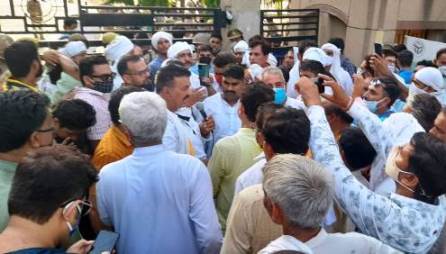 जाने क्या-क्या हुआ बागपत में आज: बाजी पलटी, जिला प्रशासन बैकफुट पर, ममता का पर्चा हुआ वैध