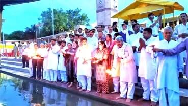 ज़िला पँचायत अध्यक्ष डा. वीरपाल निर्वाल ने गंगा महाआरती में शामिल होकर सन्तो का आशीर्वाद लिया