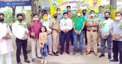 जनपद को हरा भरा एवं ग्रीन सिटी बनाने के उद्देश्य से किया जा रहा वृक्षारोपण