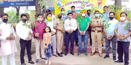 जनपद को हरा भरा एवं ग्रीन सिटी बनाने के उद्देश्य से किया जा रहा वृक्षारोपण