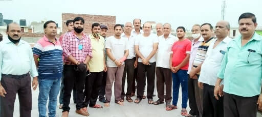 सपा नेता गौरव स्वरूप का स्वागत किया