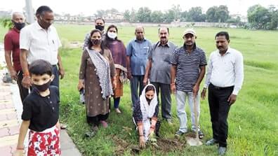 वृक्षारोपण का कार्यक्रम आयोजित किया वृक्षारोपण का कार्यक्रम आयोजित किया