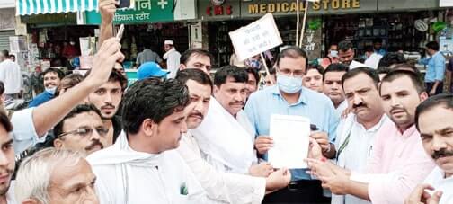 पेट्रोल डीजल 100 के पार, रालोद ने भरी हुँकार, जोरदार प्रदर्शन कर ज्ञापन सौंपा