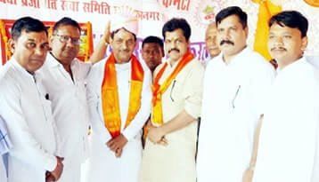 गुरु पूर्णिमा के अवसर पर राज्यमंत्री कपिल देव अग्रवाल का स्वागत किया