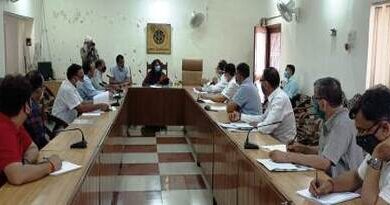 किसानों का बकाया गन्ना भुगतान जल्द करें चीनी मिलः डीएम ने  मिलों के पेंच कसे