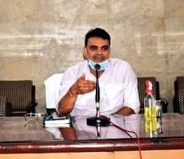 Muzaffarnagar News: शिकायतों को प्राथमिकता पर सुना जाएः डीएम