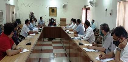 किसानों का बकाया गन्ना भुगतान जल्द करें चीनी मिलः डीएम ने  मिलों के पेंच कसे