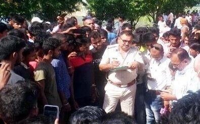 बकरीद पर पति ने सास के खाते में भेजे 10 हजार रुपये तो बहू ने बेटियों को तालाब में फेंका बकरीद पर पति ने सास के खाते में भेजे 10 हजार रुपये तो बहू ने बेटियों को तालाब में फेंका