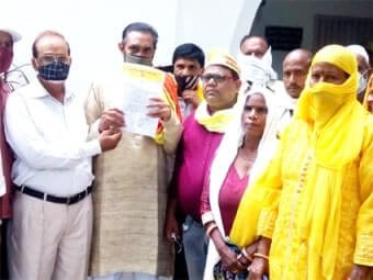 देश में बढती मंहगाई व जनसमस्याओ को लेकर राष्ट्रपति के नाम ज्ञापन सौंपा देश में बढती मंहगाई व जनसमस्याओ को लेकर राष्ट्रपति के नाम ज्ञापन सौंपा