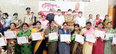 Muzaffarnagar: जिला पंचायत सभागार में 75 महिलाओं को सम्मानित किया Muzaffarnagar: जिला पंचायत सभागार में 75 महिलाओं को सम्मानित किया