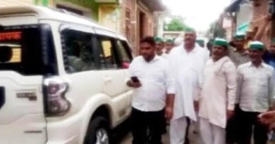 Jansath News: भाकियू कार्यकर्ताओं ने भाजपा विधायक को दिखायें काले झंडे..