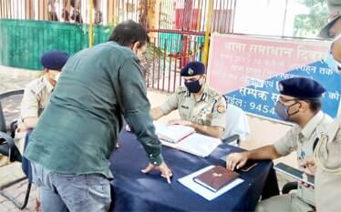 एडीजी मेरठ जोन राजीव सभरवाल ने समाधान दिवस में समस्याएं सुनी एडीजी मेरठ जोन राजीव सभरवाल ने समाधान दिवस में समस्याएं सुनी