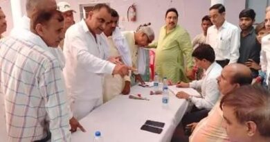 Morna में हंगामा: गन्ना किसानों की बैठक में जिला गन्ना अधिकारी ने किसानों से की अभद्रता, हुई तीखीं नोंकझोंक