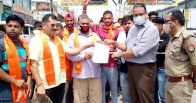 Muzaffarnagar: शिवसेनिकों ने सेना भर्ती को लेकर ज्ञापन सौंपा