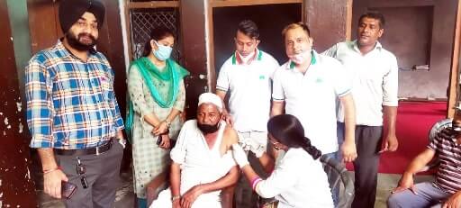 आदर्श सर्व सेवा समिति द्वारा टीकाकरण कैंप का आयोजन आदर्श सर्व सेवा समिति द्वारा टीकाकरण कैंप का आयोजन