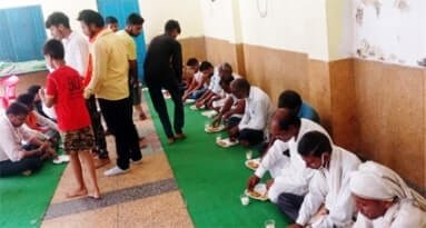 शिवसेना द्वारा विशाल भण्डारे का आयोजन