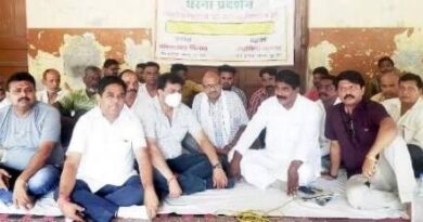 Muzaffarnagar News: सफाई कर्मचारियों का धरना जारी, सभासदो द्वारा समर्थन