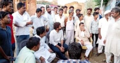 बेगराजपुर में पीडित परिवार से मिलने पहुंचा रालोद का प्रतिनिधि मंडल