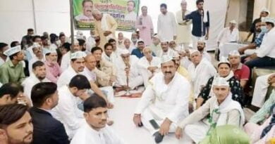 Muzaffarnagar जनपद की तहसीलों पर खाली सिलेंडर व पानी के मटके लेकर रालोद ने धरना प्रदर्शन किया