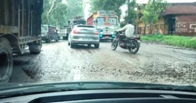 मुजफ्फरनगर बिजनौर मार्ग: जिले में मंत्री से लेकर विधायक तक गुजरते इस सड़क मार्ग पर नही दिखते उन्हें यह गड्ढे! 7 Bijnor Road News |