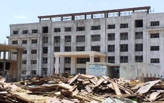 एटा: निर्माणाधीन राजकीय मैडिकल कालेज में गाली गलौच व मारपीट