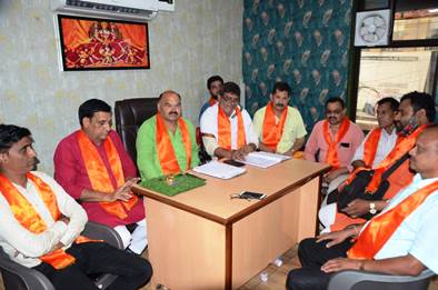 अब और नहीं दबा पाएंगे हिन्दू आस्था को: मनीष चौधरी की हुंकार: धर्म की रक्षा के लिए शासन से भी टकराने को तैयार हैं हिन्दू महासंघ…. अब और नहीं दबा पाएंगे हिन्दू आस्था को: मनीष चौधरी की हुंकार: धर्म की रक्षा के लिए शासन से भी टकराने को तैयार हैं हिन्दू महासंघ….