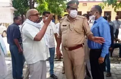 जानसठ: बीजेपी के पूर्व विधायक ने तहसीलदार पर उठाया थप्पड़, कोतवाल ने कराया बीच-बचाव, डीएम बेखबर जानसठ: बीजेपी के पूर्व विधायक ने तहसीलदार पर उठाया थप्पड़, कोतवाल ने कराया बीच-बचाव, डीएम बेखबर