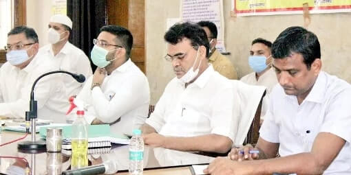 Muzaffarnagar जिला टास्क फोर्स की बैठक में डीएम ने मौसमी बीमारियों को लेकर स्वस्थ्य विभाग को अलर्ट किया