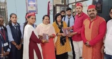 Muzaffarnagar News: छात्रों के बीच में जाकर गोष्टी करने का कार्यक्रम: डायरी व पेन देकर सम्मानित किया