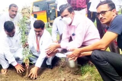 Jansath News: भारतीय कृषि प्रणाली अनुसंधान संस्थान द्वारा वृक्षारोपण कार्यक्रम का आयोजन किया