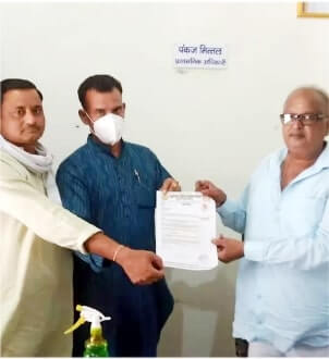 Muzaffarnagar News: प्रतिमा का अनावरण को रुकवाने के लिए जिलाधिकारी को ज्ञापन सौंपा