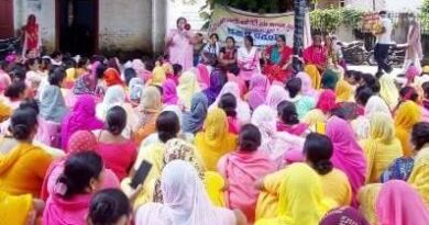 Muzaffarnagar News:आंगनबाडी कार्यकत्रियों ने प्रदर्शन कर ज्ञापन सौंपा