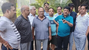 Muzaffarnagar News: गन्दगी देख भड़के कपिल देव- किया कंपनी गार्डन का औचक निरिक्षण