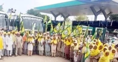 Kisan Maha Panchayat: टिकैत परिवार की प्रतिष्ठा - भारी तादाद में किसानों का पहुंचना शुरू हुआ, जाने अब तक क्या हुआ? 5 2 News 3 |