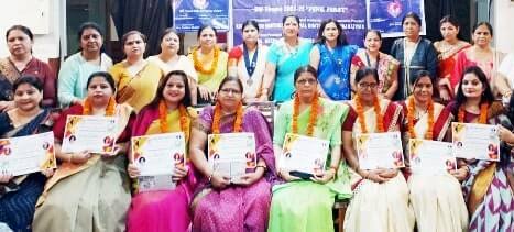 Muzaffarnagar News: शिक्षिकाओं को प्रमाण पत्र व उपहार देकर सम्मानित किया