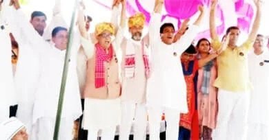 Muzaffarnagar: किसान पंचायत में राजनैतिक चेहरा चमकाने की होड़, यह समय नस्ल और फसल को बचाने का हैः योगेन्द्र यादव 4 9 News 1 |