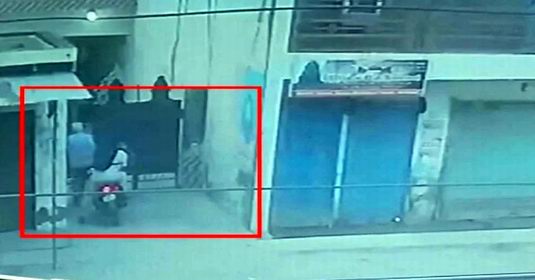 Baraut News: मुजफ्फरनगर के युवक ने तडपाकर की वेस्ट यूपी के बडे भाजपा नेता डॉ. तोमर की हत्या Baraut News: मुजफ्फरनगर के युवक ने तडपाकर की वेस्ट यूपी के बडे भाजपा नेता डॉ. तोमर की हत्या