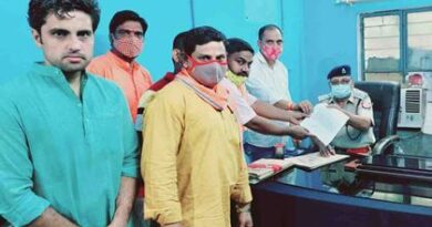 Baghpat News: हिंदू जागरण मंच का एसपी ऑफिस पर हंगामा, आरोप-मुस्लिम युवक बहला-फुसलाकर फरार